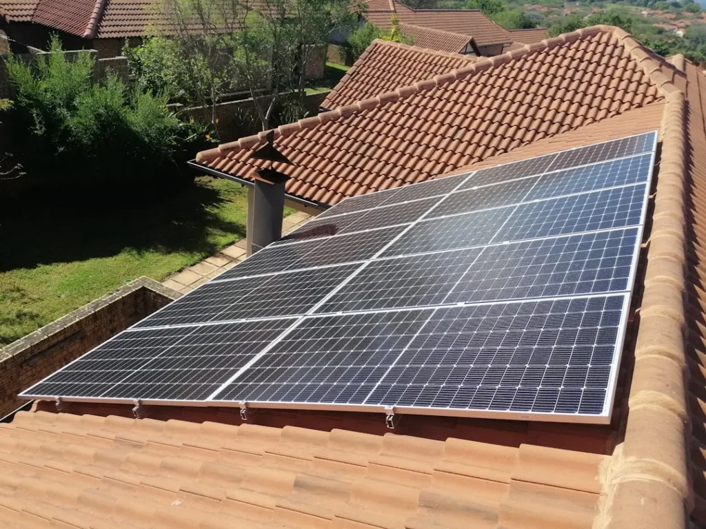 Ecossistema de RE Energia com painéis solares instalados em residência de Sorocaba