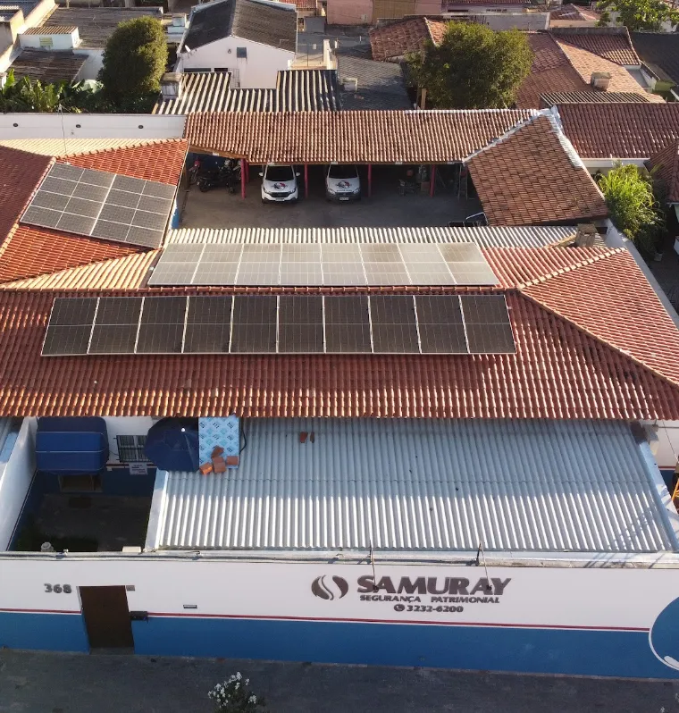 Sistema de energia solar fotovoltaica no telhado da Samuray Segurança Patrimonial, em Sorocaba/SP